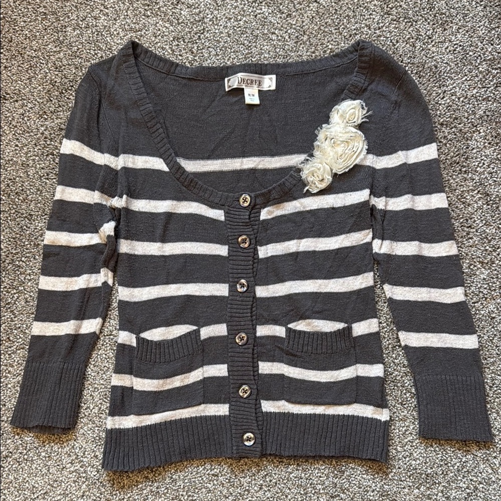 Decree Gray and White Cardigan with Rosette